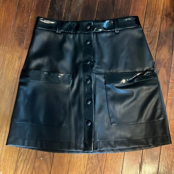 Staud black paper faux leather snap button skirt NWOT sz 8 - Picture 2 of 5